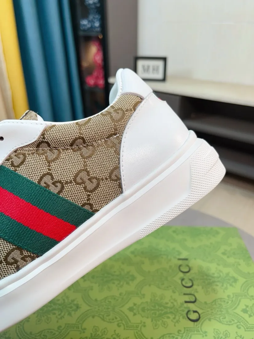 Men's shoes 💰400🌹🌹GUCCI [Gucci] New high-end brand of men's shoes, the latest fashionable casual men's shoes, trendy and versatile style, relaxed and sporty style, uppers imported from Italy, first-layer cowhide, genuine leather lining and ultra-fine workmanship. Original personalized fashionable rubber wear-resistant outsole, light and comfortable on the foot, size 38-44